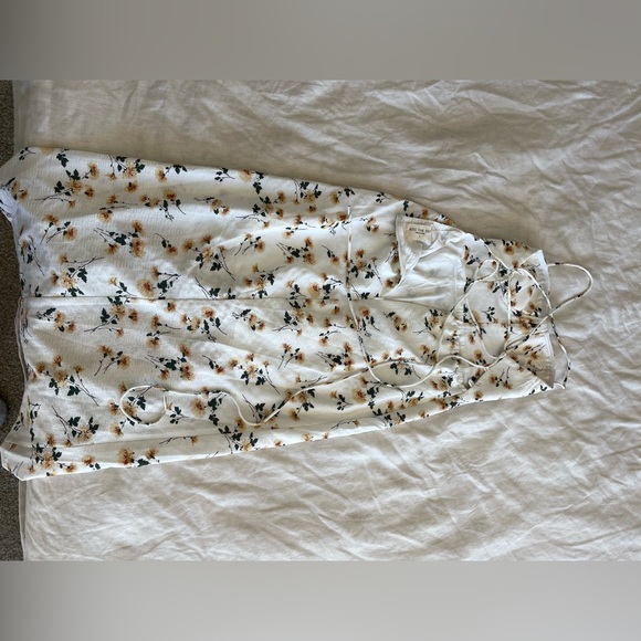 XS KISS THE SKY FORAL STRAPPY BACK MIDI DRESS - Picture 5 of 7